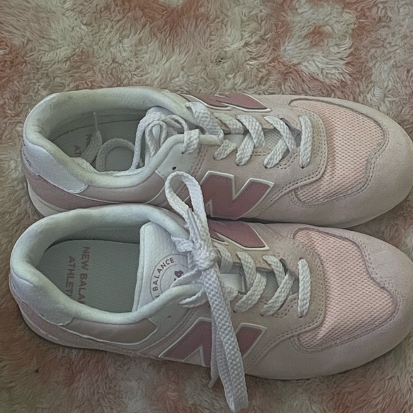 New Balance - Picture 2 of 3